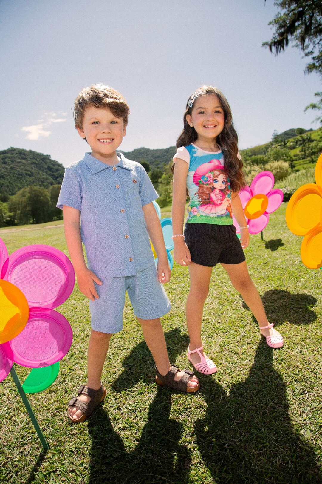 Campanha Verão 2026 - look azul e estampa